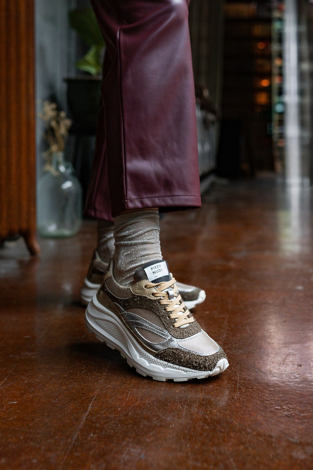 West 01 03 taupe lifestyle 3