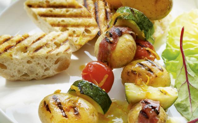 Nieuwe aardappelen brochet