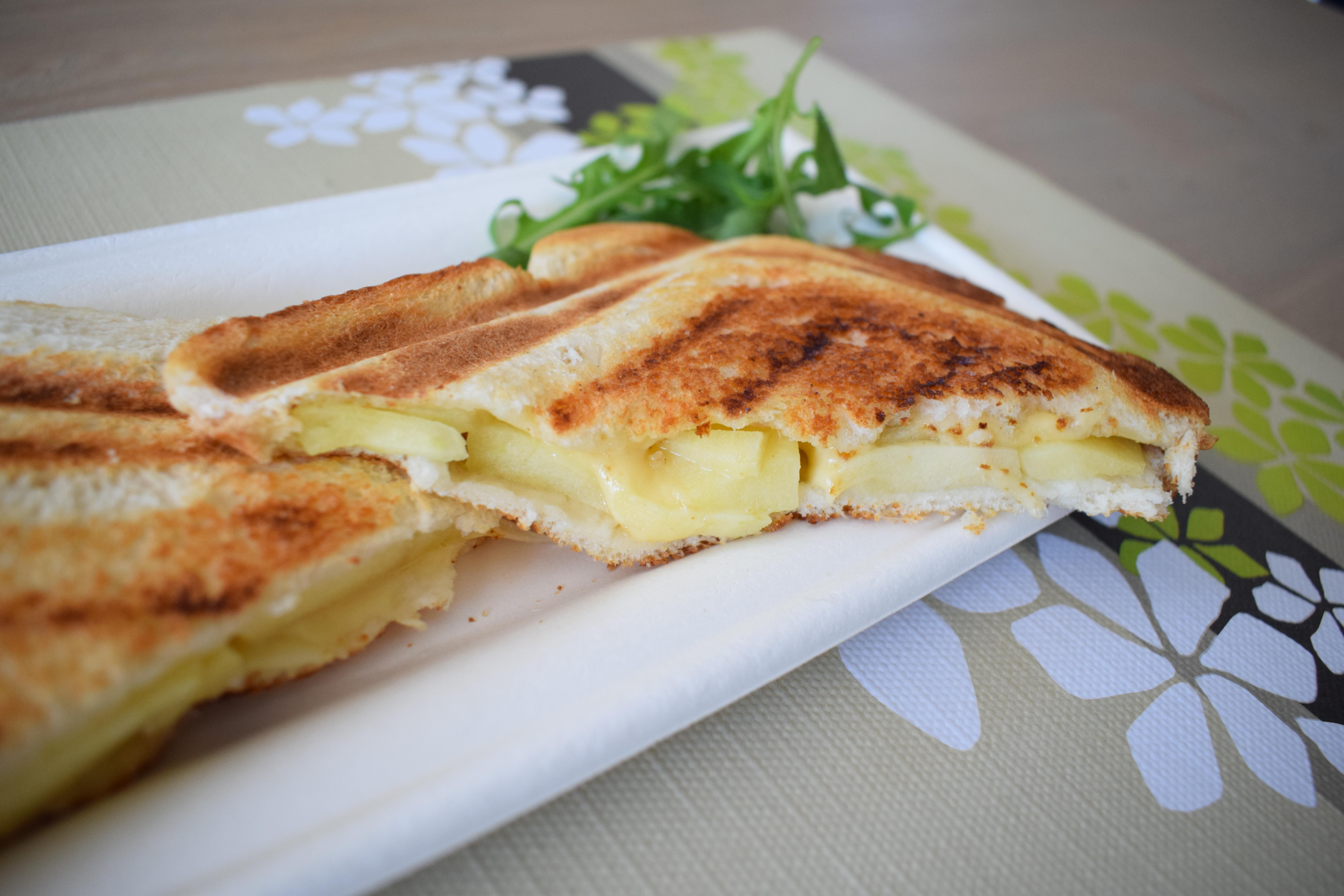 Zoete croque monsieur met appel